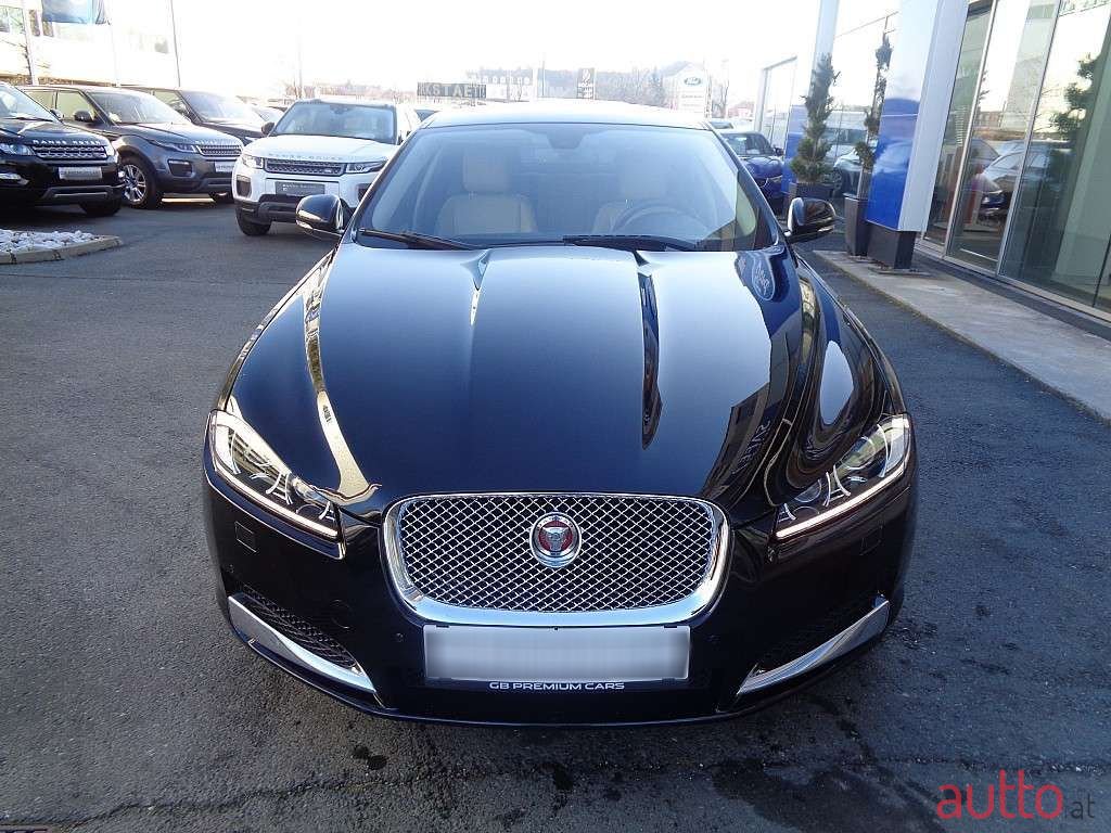 2014' Jaguar XF photo #3