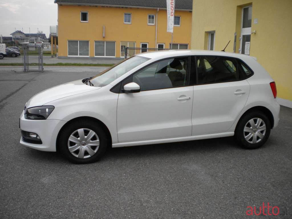 2015' Volkswagen Polo photo #3