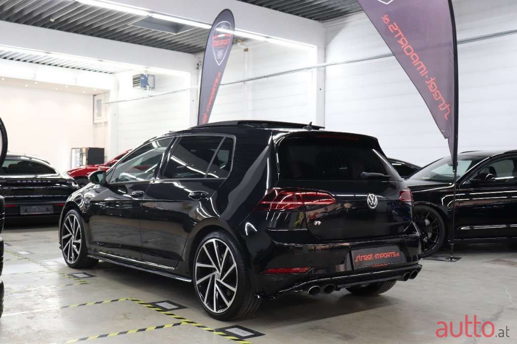 2017' Volkswagen Golf photo #6