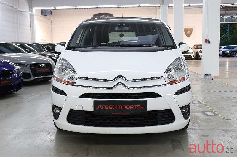 2010' Citroen C4 Picasso photo #2