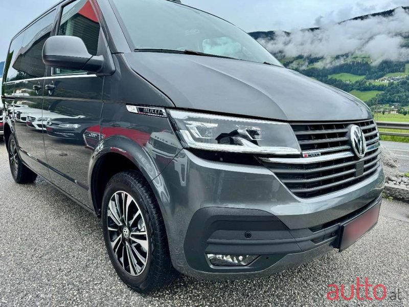 2022' Volkswagen Multivan photo #6