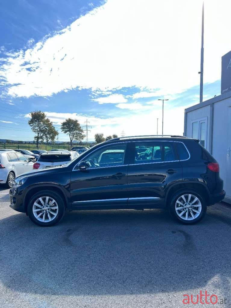2011' Volkswagen Tiguan photo #6