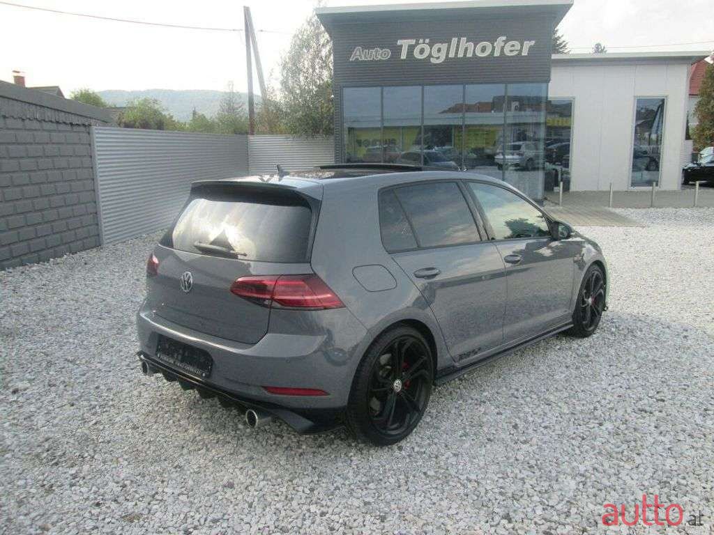 2019' Volkswagen Golf photo #3