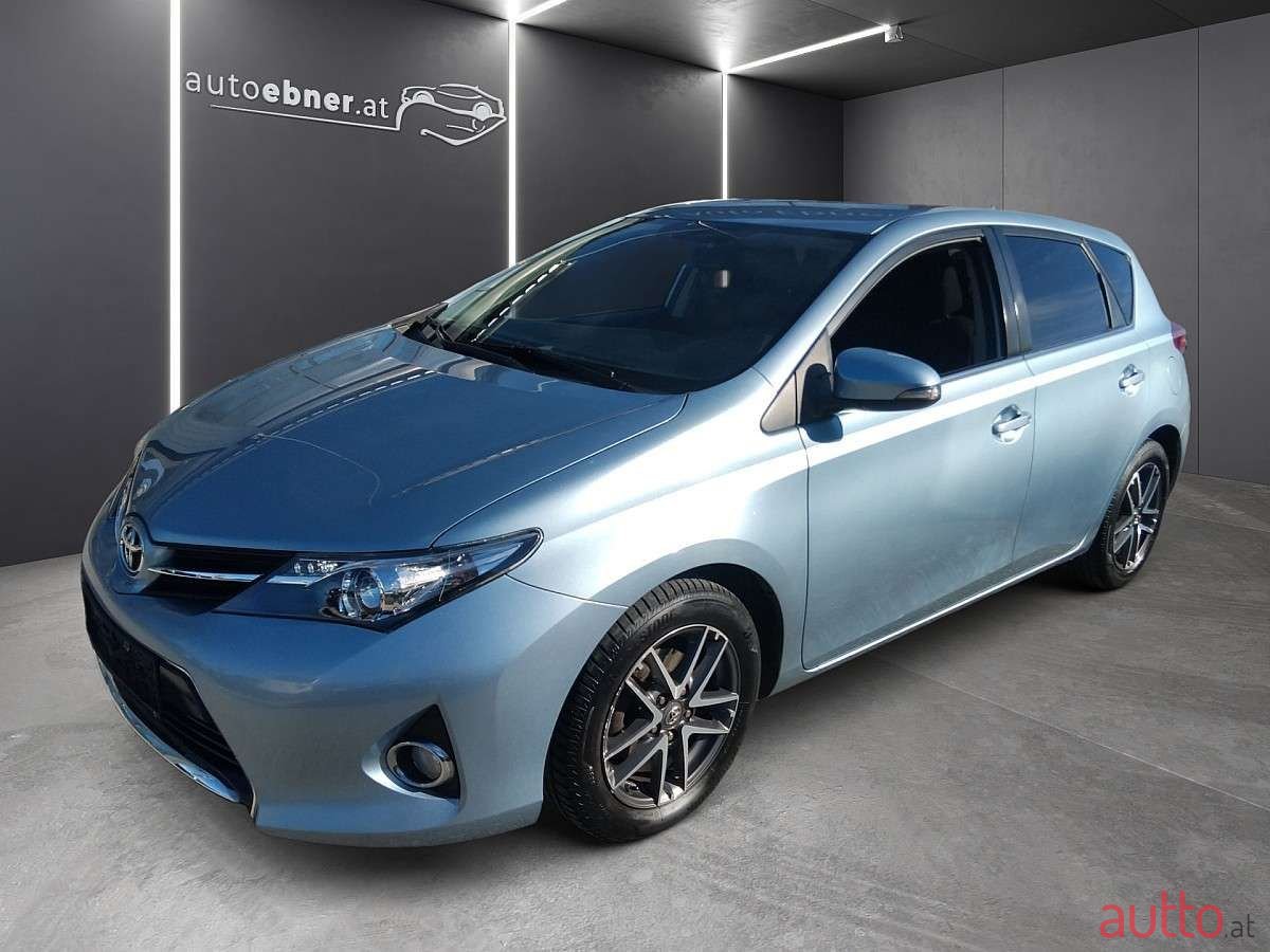2015' Toyota Auris photo #1
