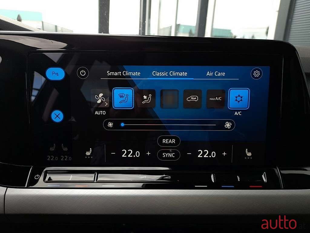 2022' Volkswagen Golf photo #5