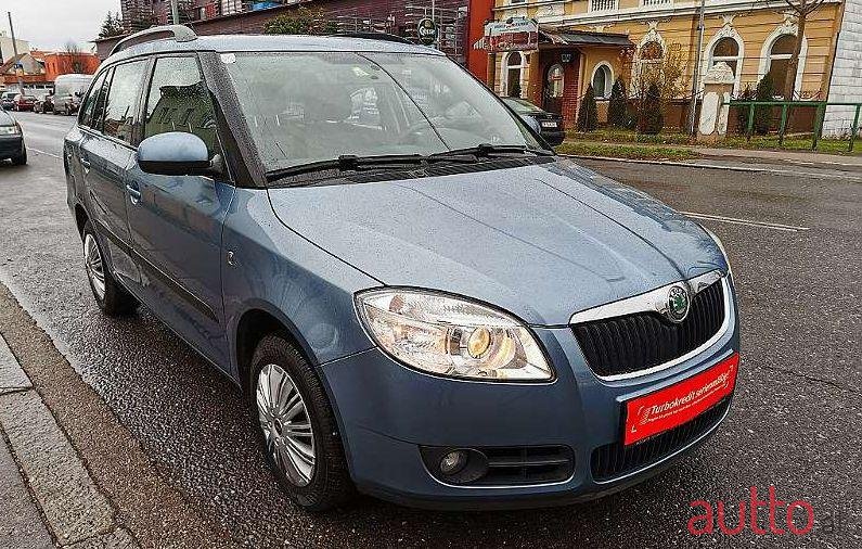 2009' Skoda Fabia photo #3
