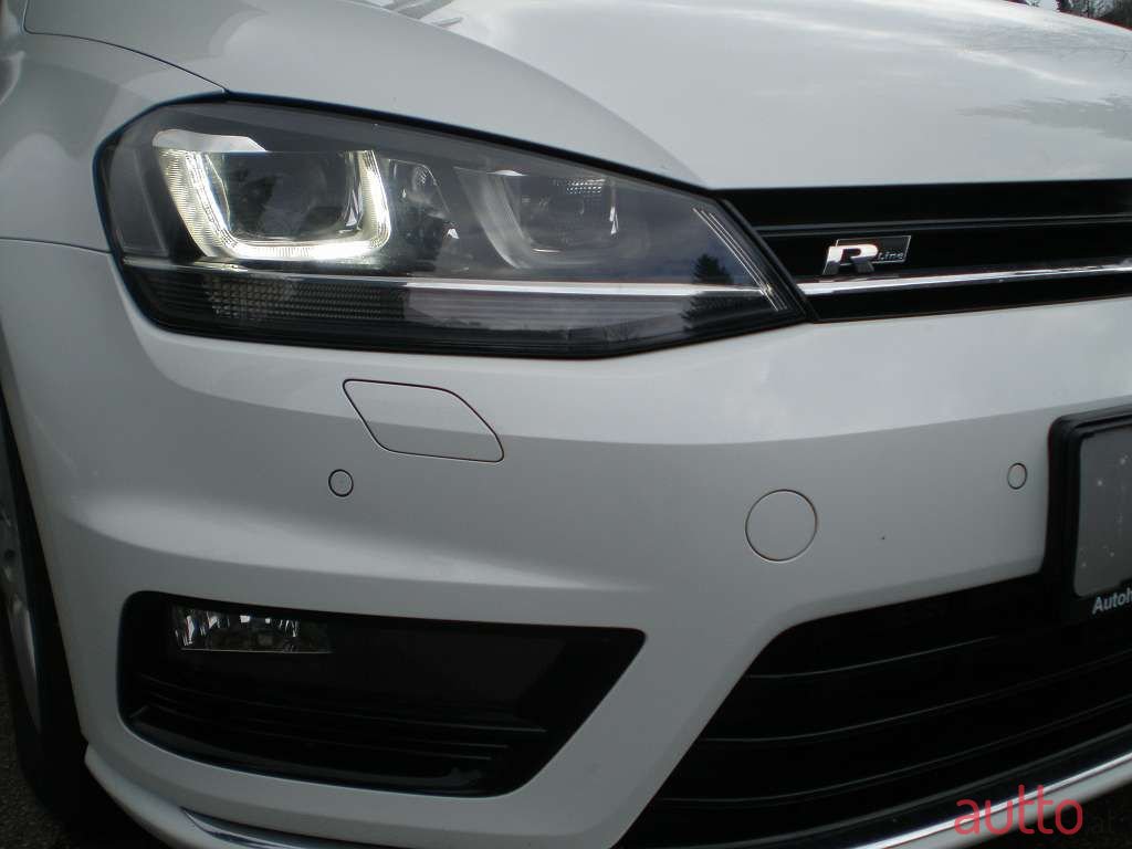 2015' Volkswagen Golf photo #3