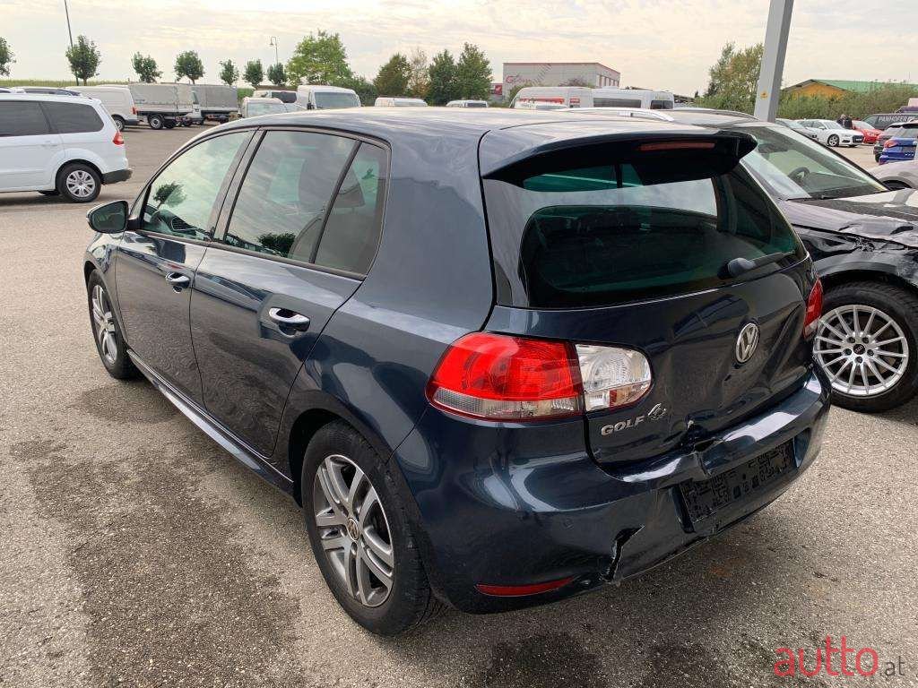 2011' Volkswagen Golf photo #6