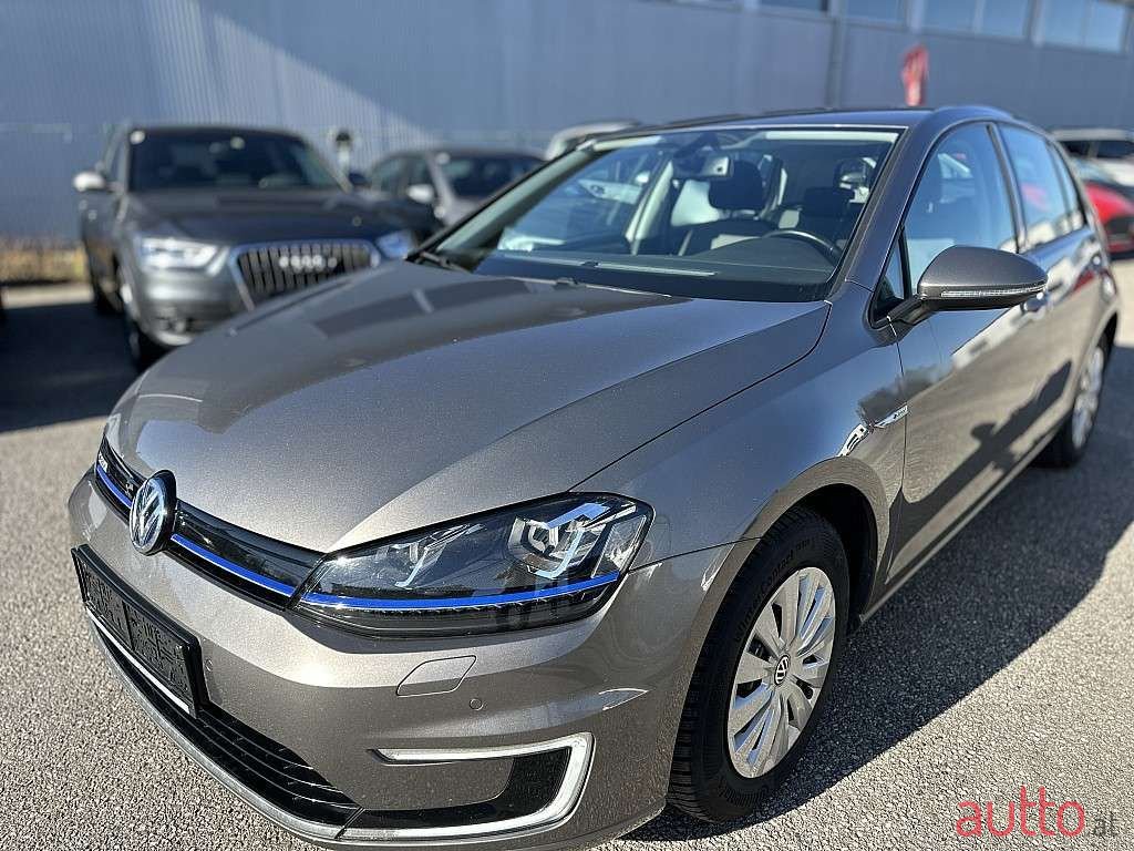 2016' Volkswagen Golf photo #1