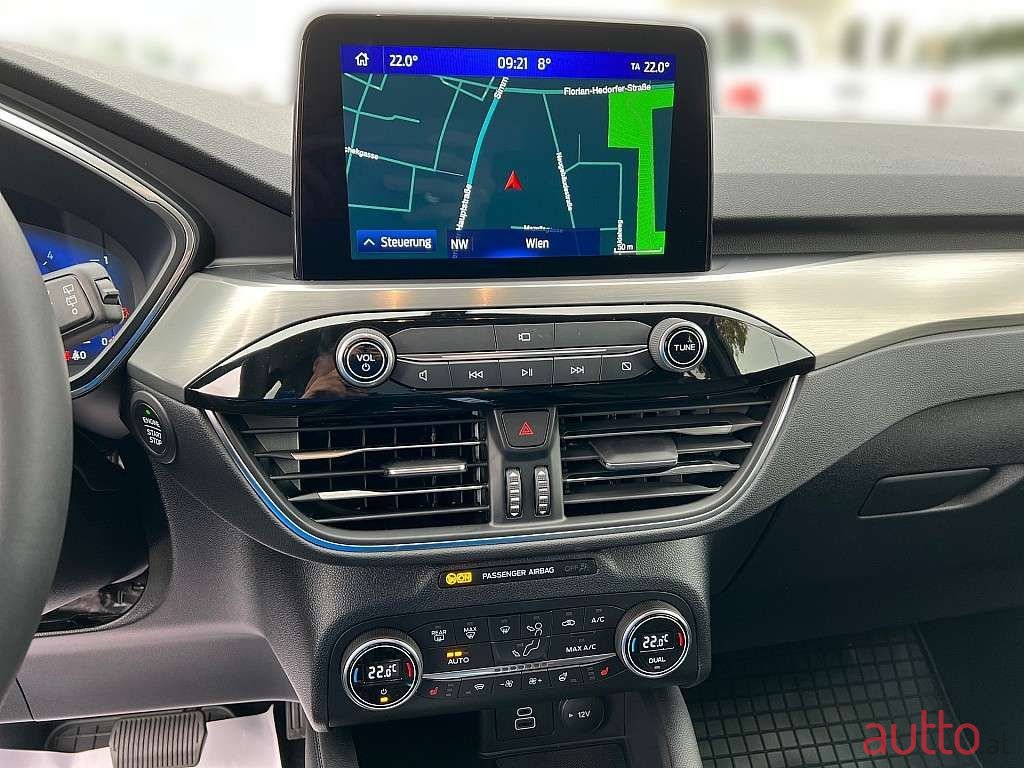 2022' Ford Kuga photo #6