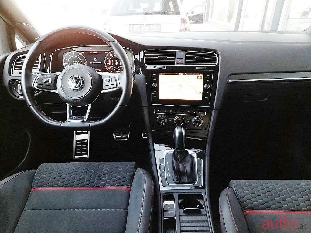 2019' Volkswagen Golf photo #4