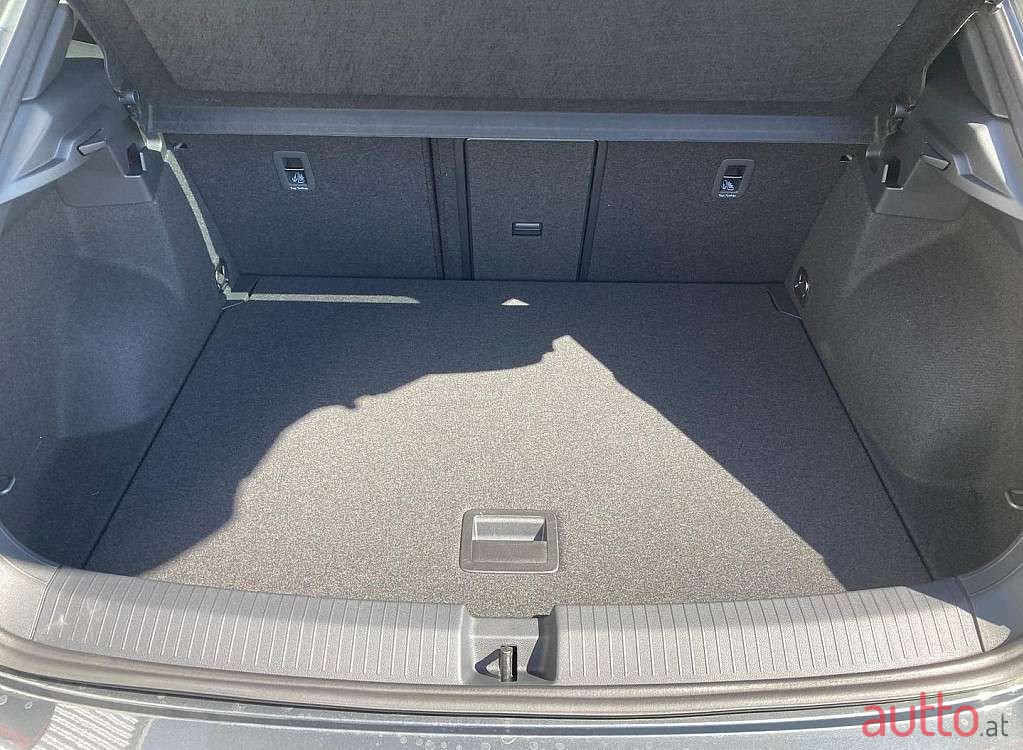 2023' Volkswagen T-Roc photo #6