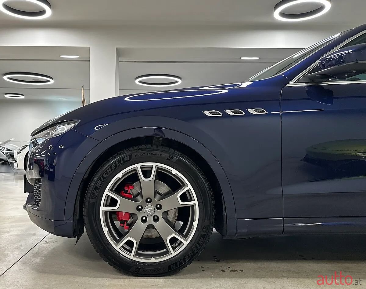 2016' Maserati Levante photo #6
