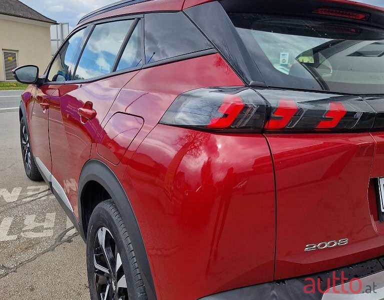 2020' Peugeot 2008 photo #6