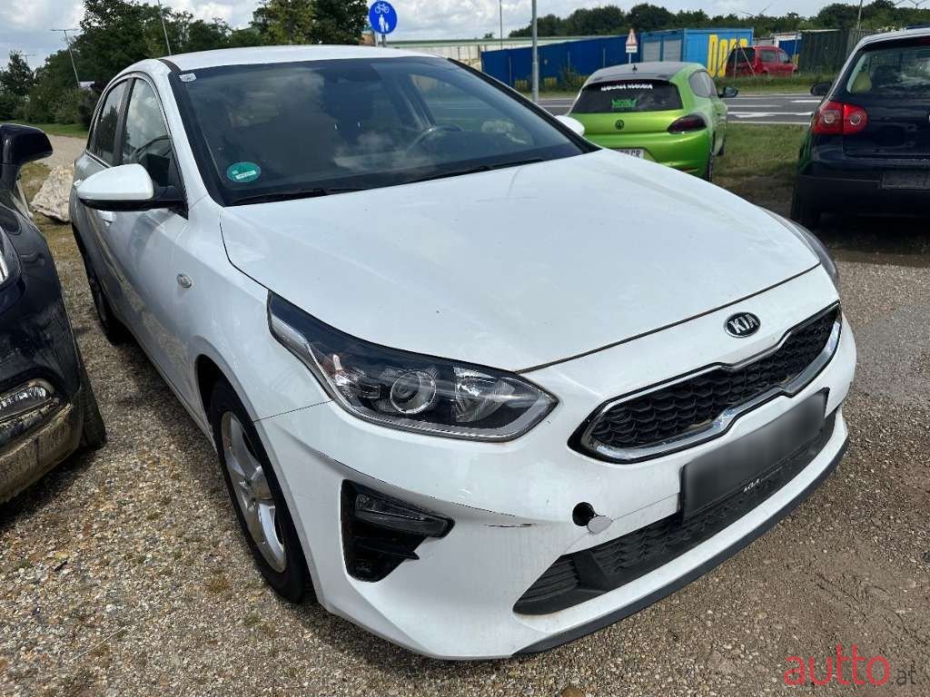 2022' Kia Ceed photo #2