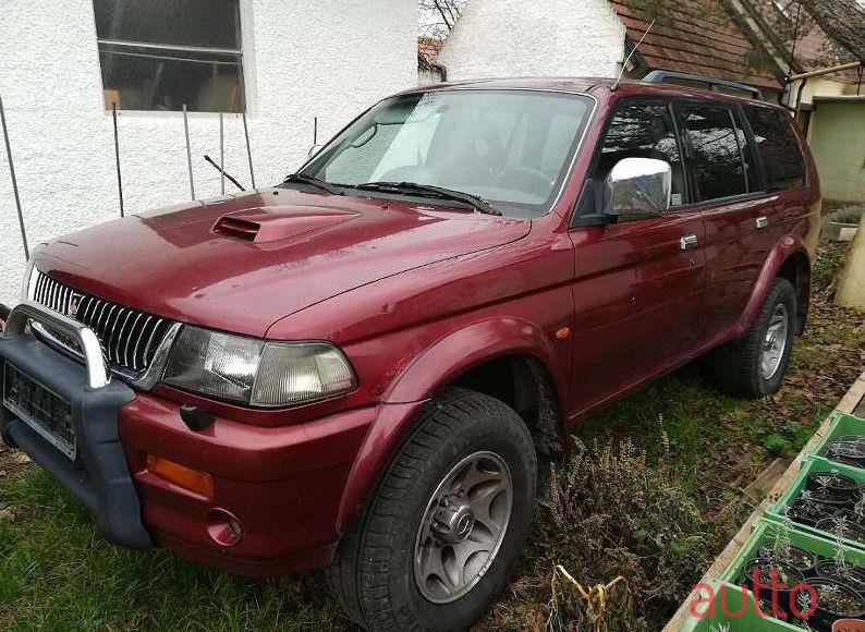 2000' Mitsubishi Pajero photo #1