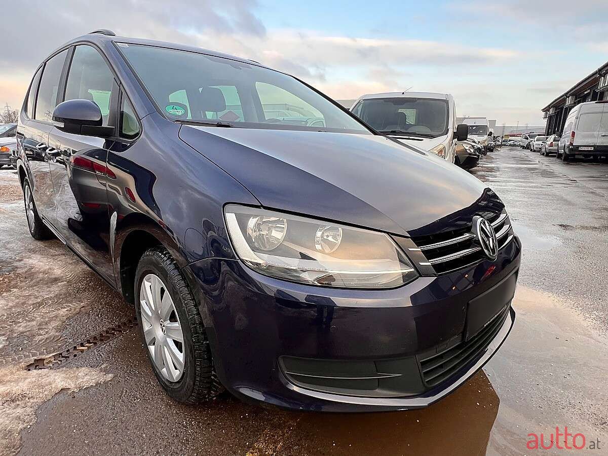 2011' Volkswagen Sharan photo #2