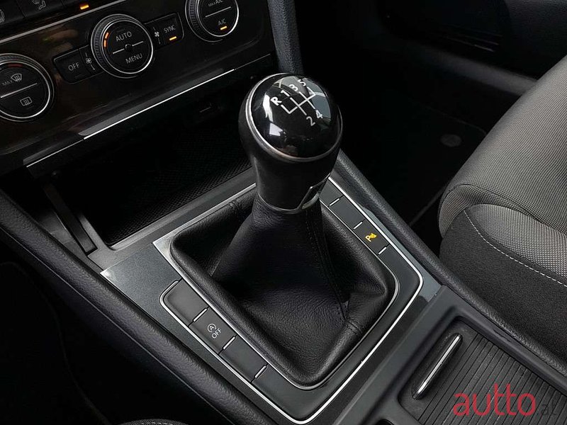 2020' Volkswagen Golf photo #5