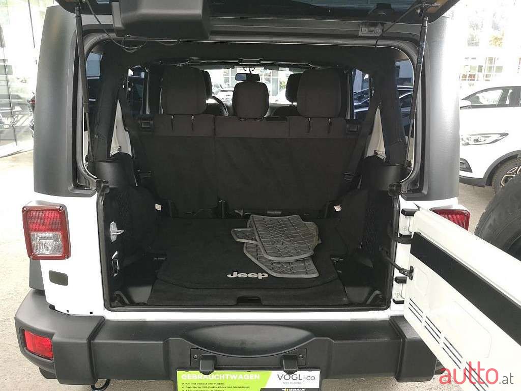 2013' Jeep Wrangler photo #6