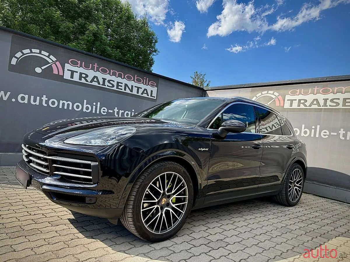 2019' Porsche Cayenne photo #1