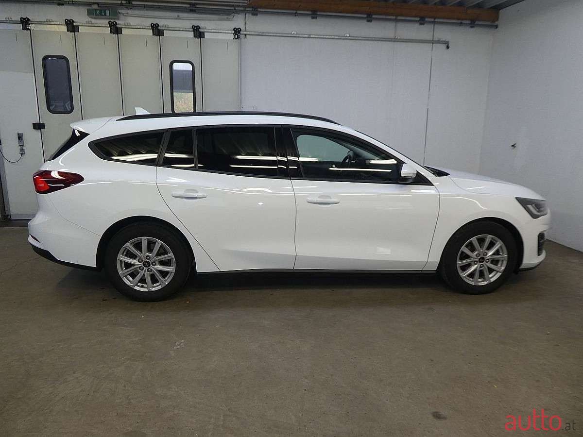 2022' Ford Focus photo #5