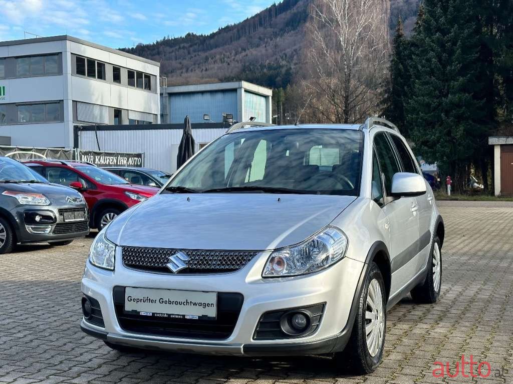 2011' Suzuki SX4 photo #1