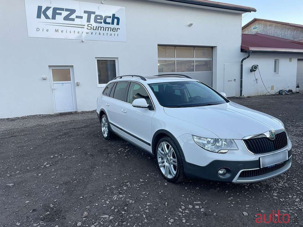 2012' Skoda Superb photo #2