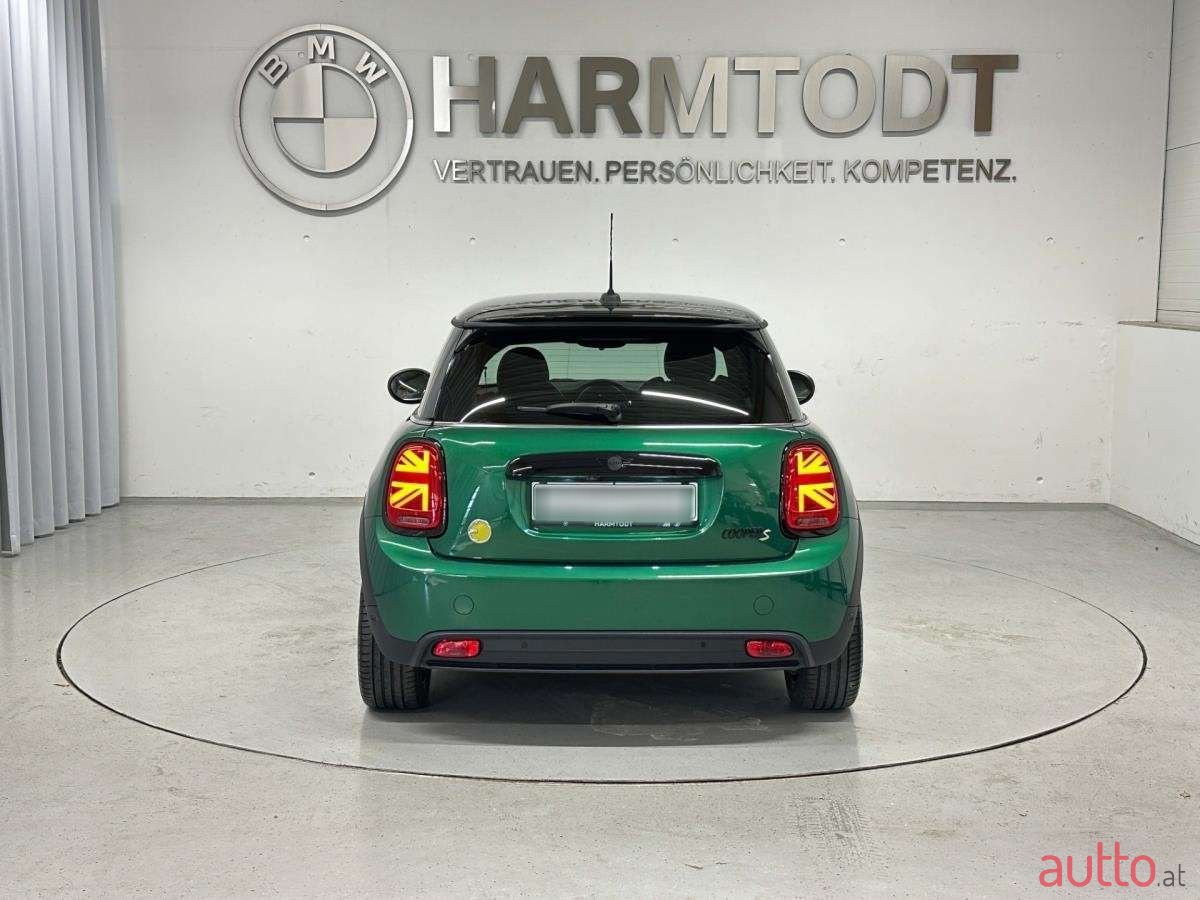 2021' MINI Cooper photo #3
