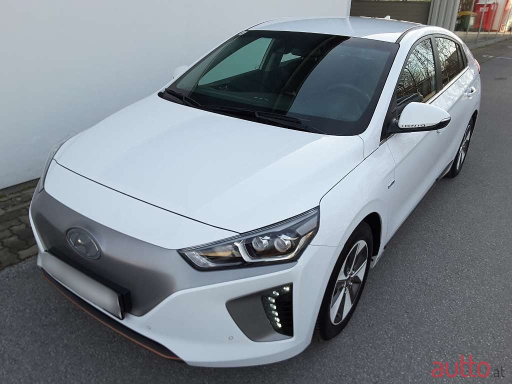 2018' Hyundai Ioniq photo #2