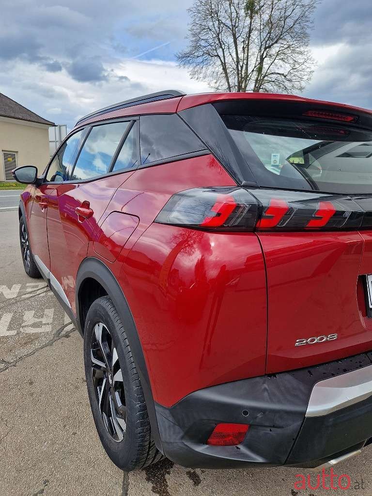 2020' Peugeot 2008 photo #6