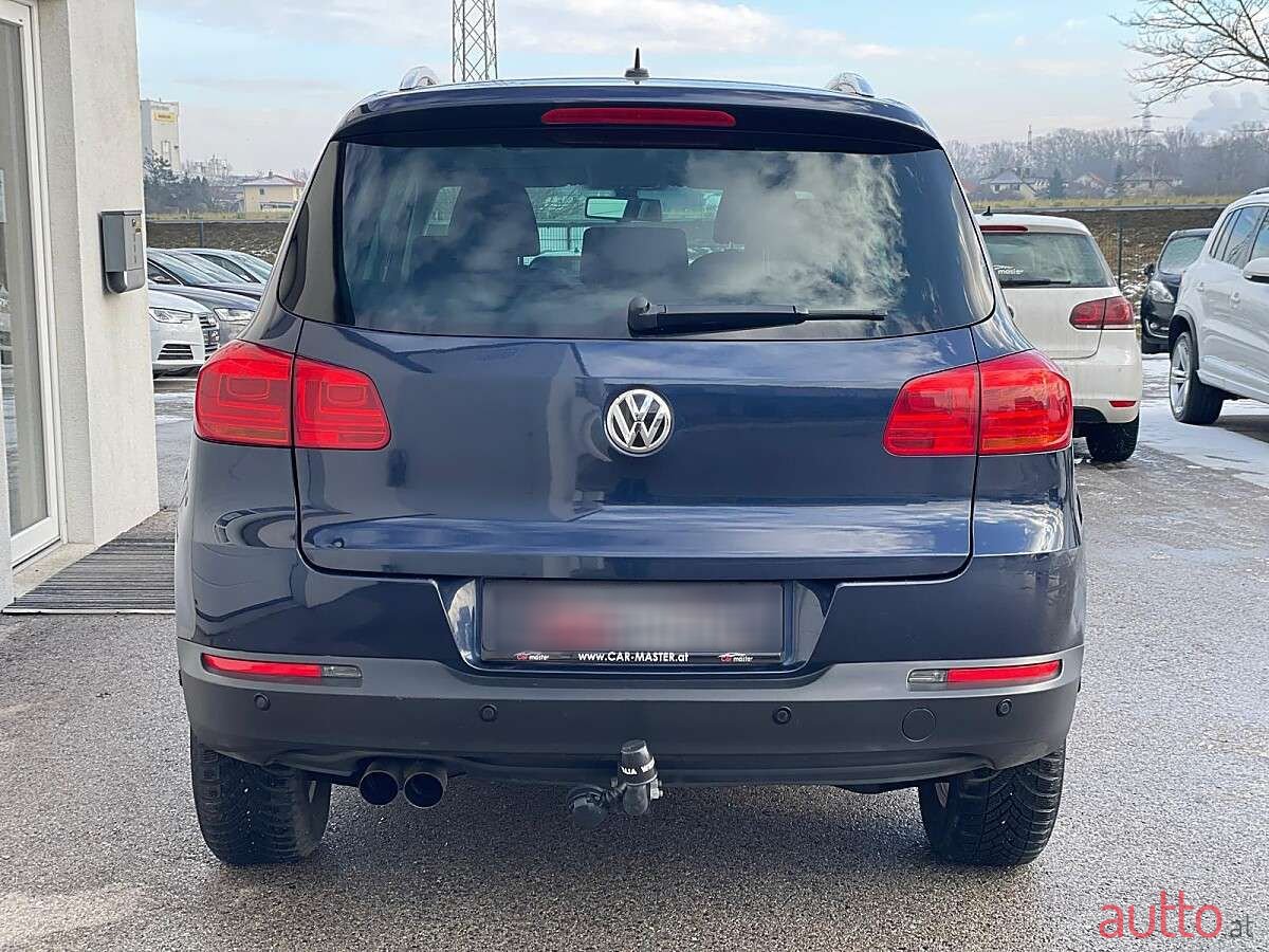 2011' Volkswagen Tiguan photo #4