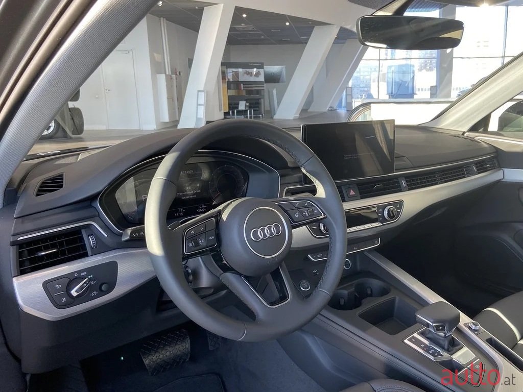 2012' Audi A4 photo #2