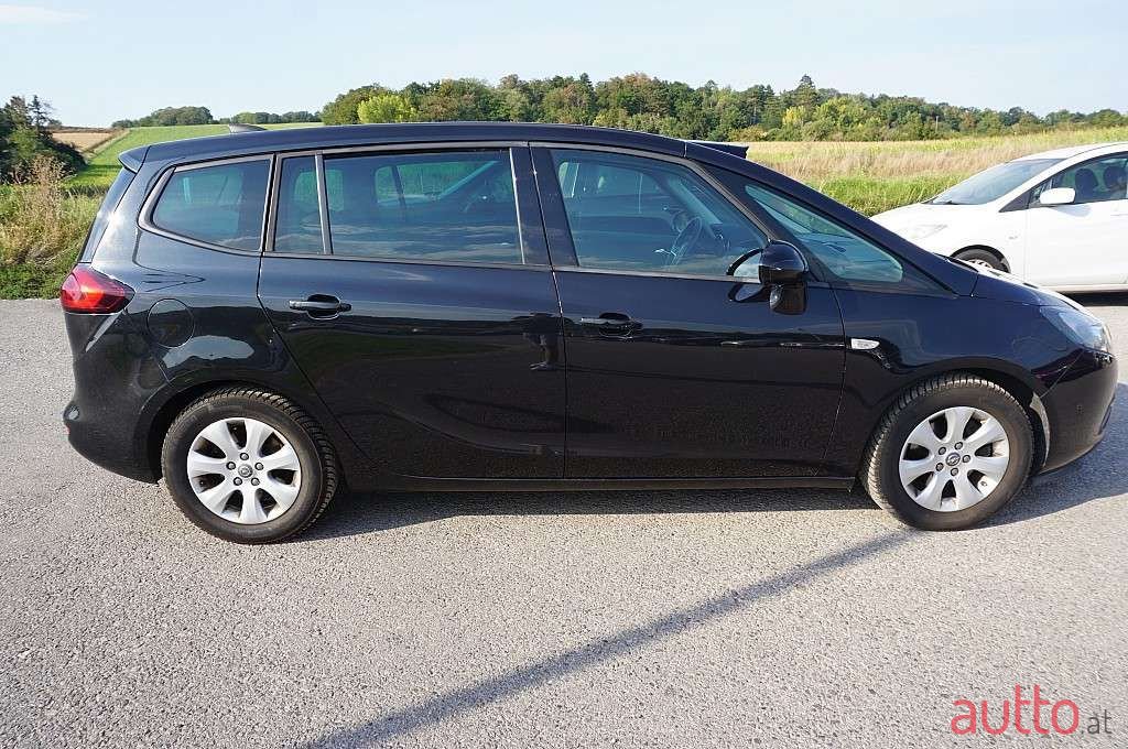 2015' Opel Zafira photo #3