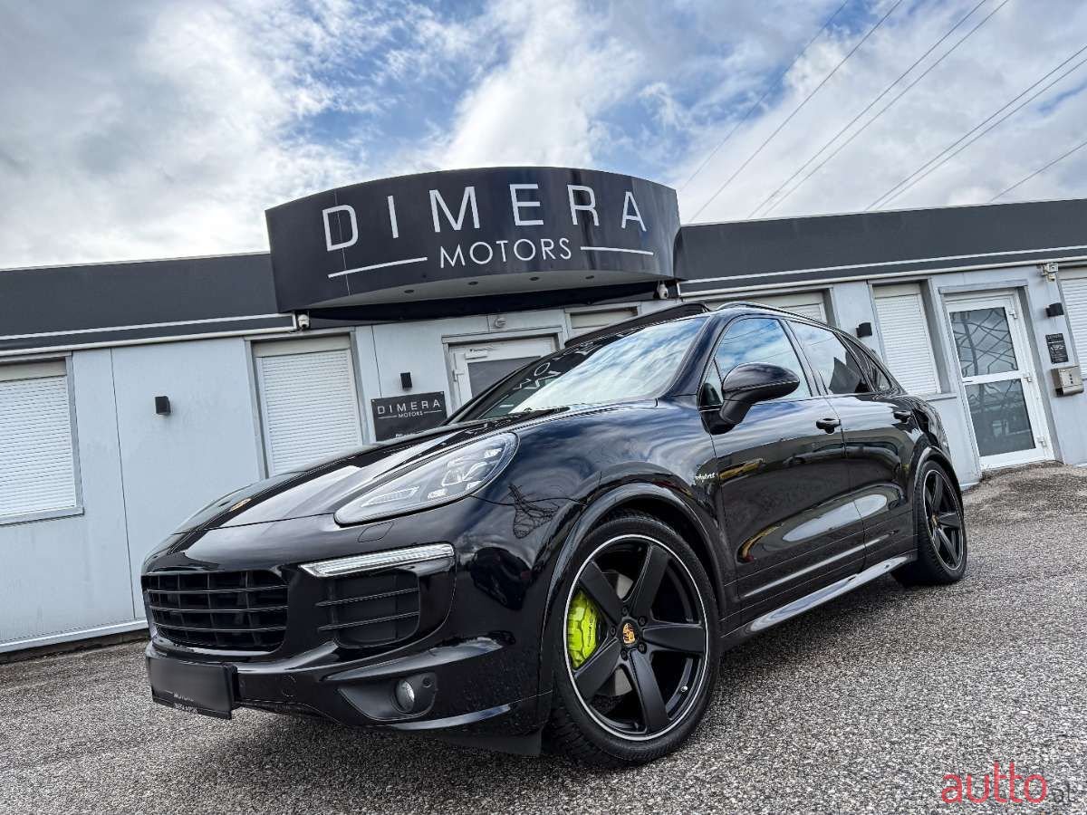 2015' Porsche Cayenne photo #1