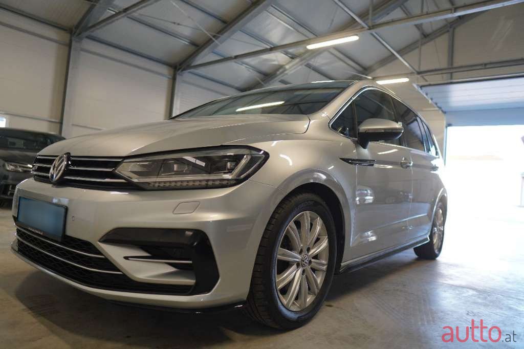 2019' Volkswagen Touran photo #4