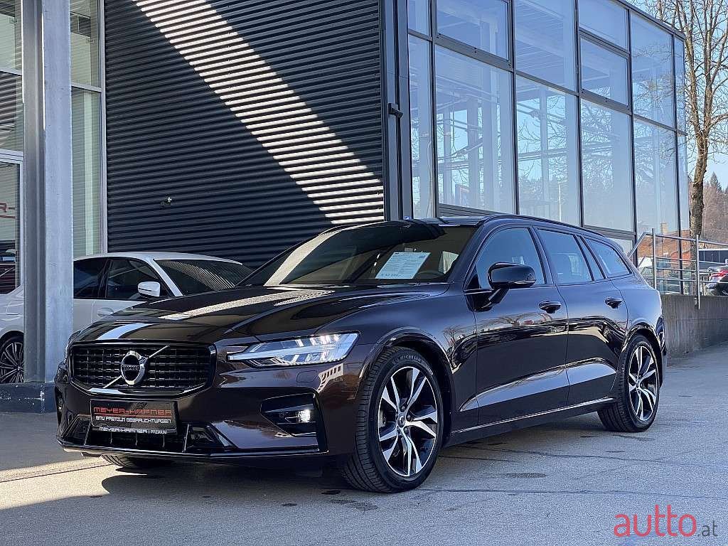 2021' Volvo V60 photo #2