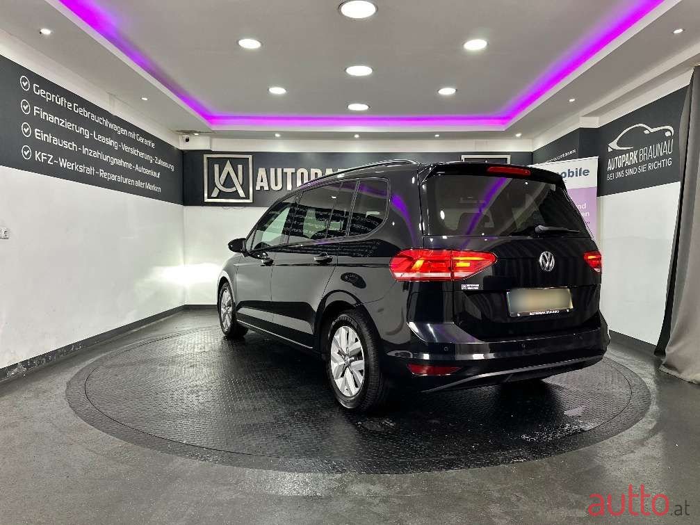 2017' Volkswagen Touran photo #5