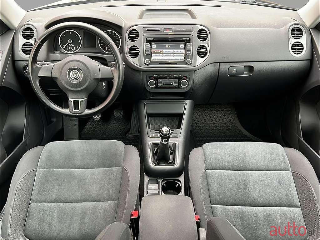 2012' Volkswagen Tiguan photo #6