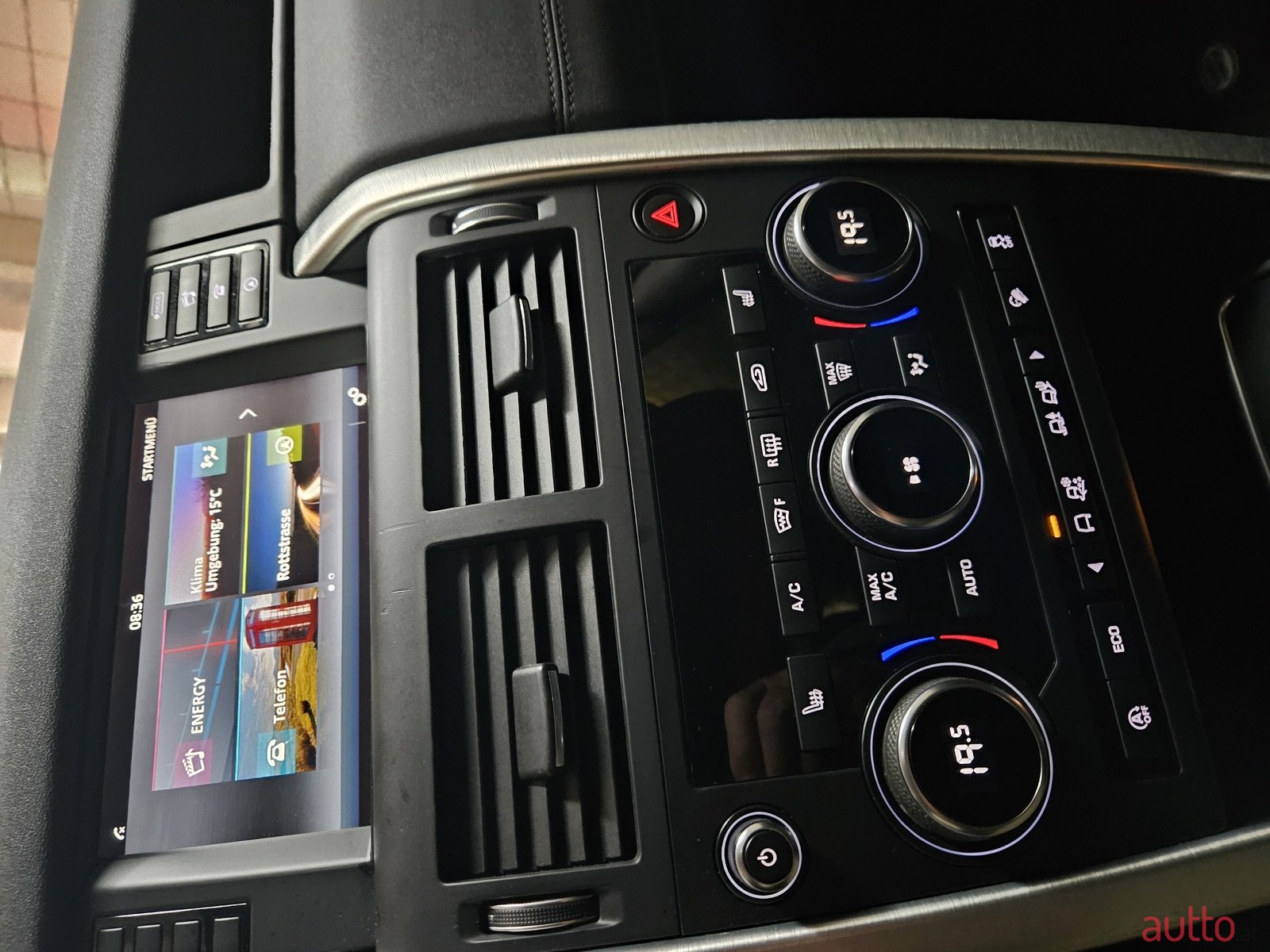 2018' Land Rover Discovery Sport photo #2