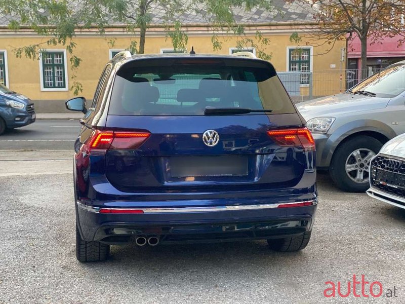 2017' Volkswagen Tiguan photo #6