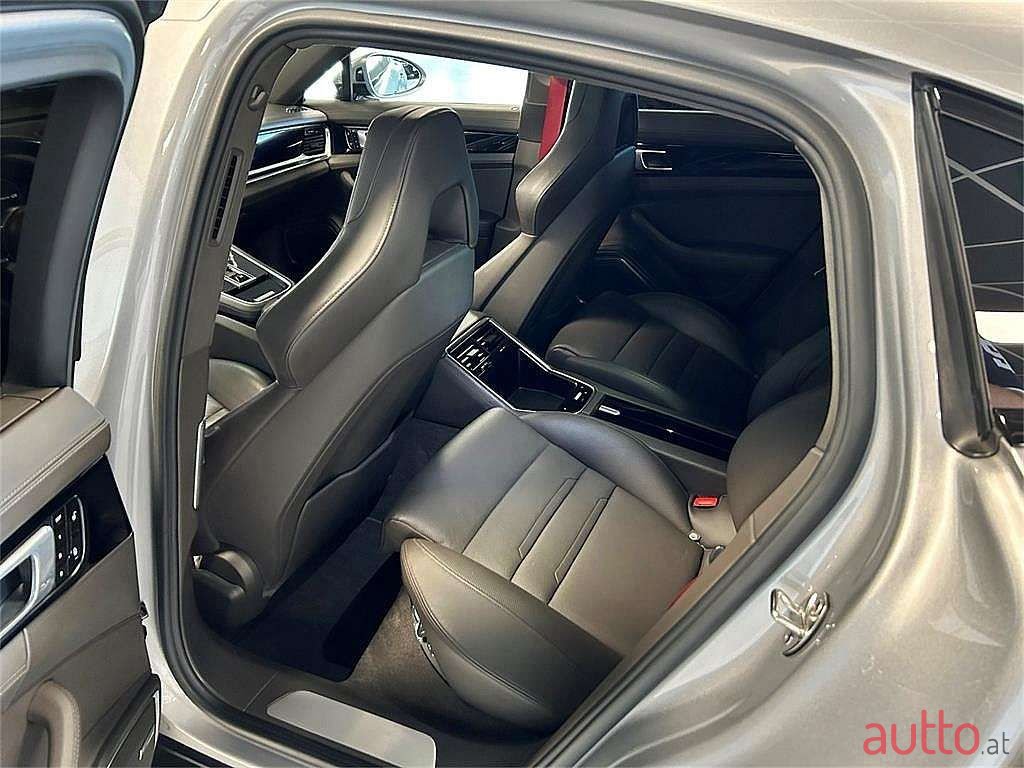 2018' Porsche Panamera photo #4