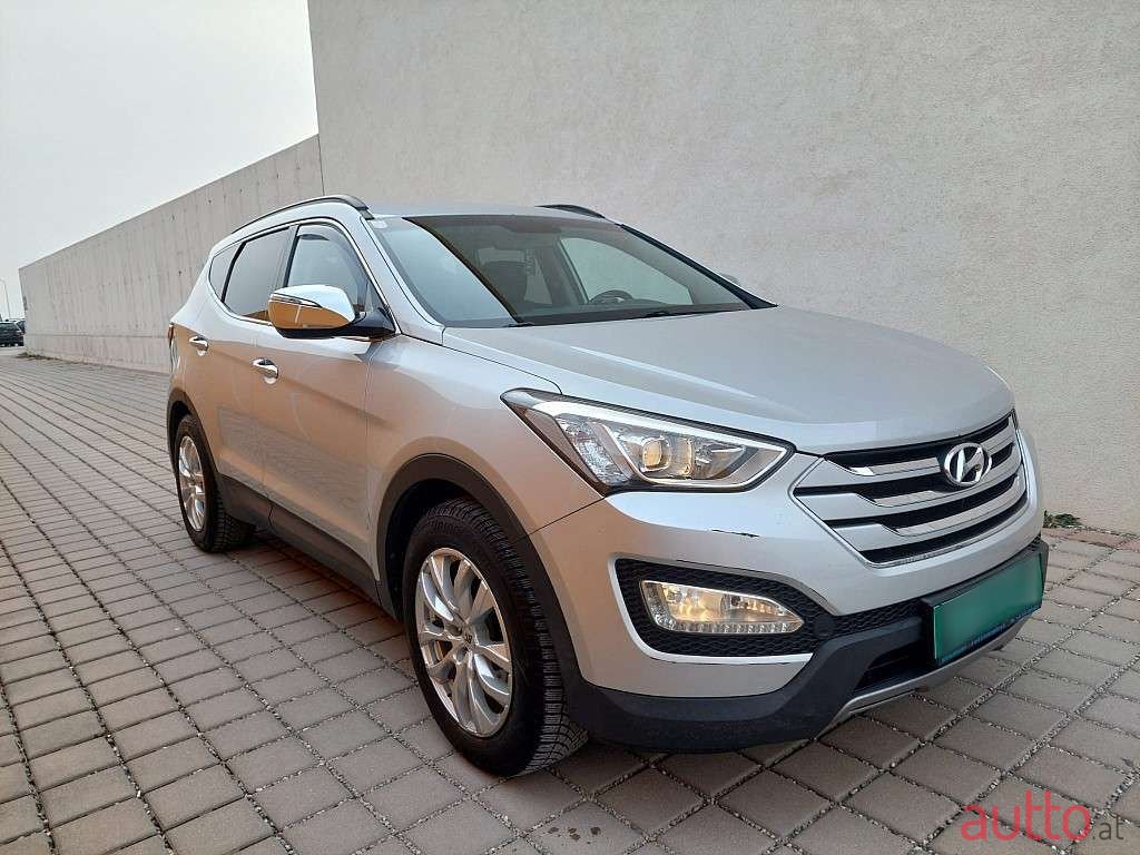 2013' Hyundai Santa Fe photo #3