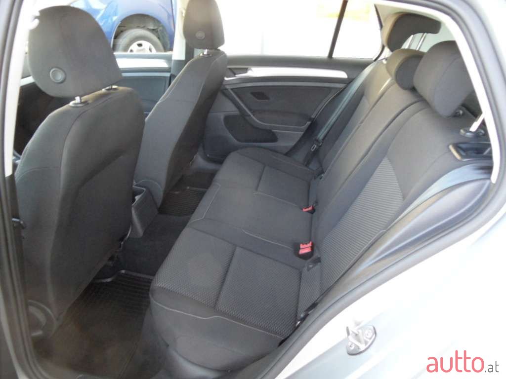 2017' Volkswagen Golf photo #5