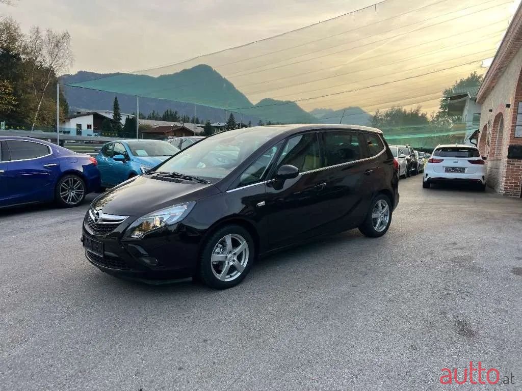 2013' Opel Zafira photo #1