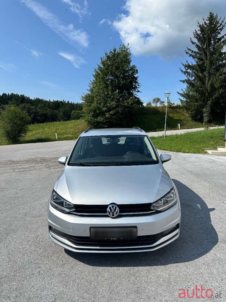 2018' Volkswagen Touran photo #3