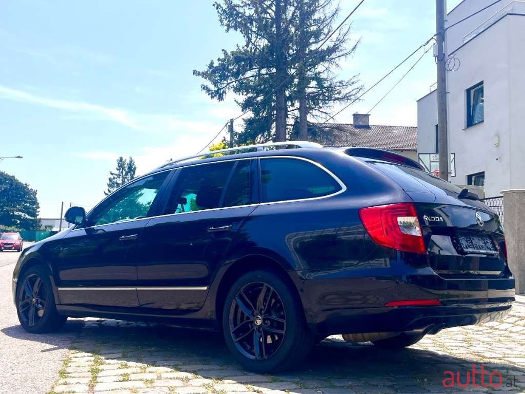 2014' Skoda Superb photo #5