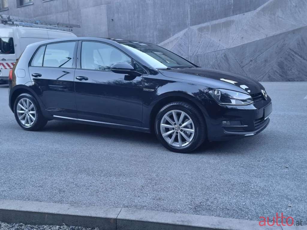 2015' Volkswagen Golf photo #1