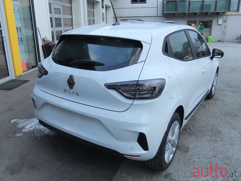 2024' Renault Clio photo #3