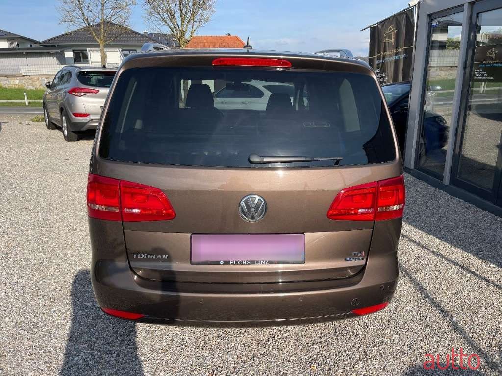 2012' Volkswagen Touran photo #5