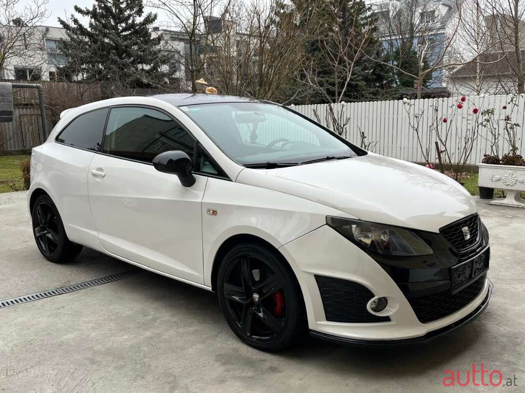 2011' SEAT Ibiza photo #3